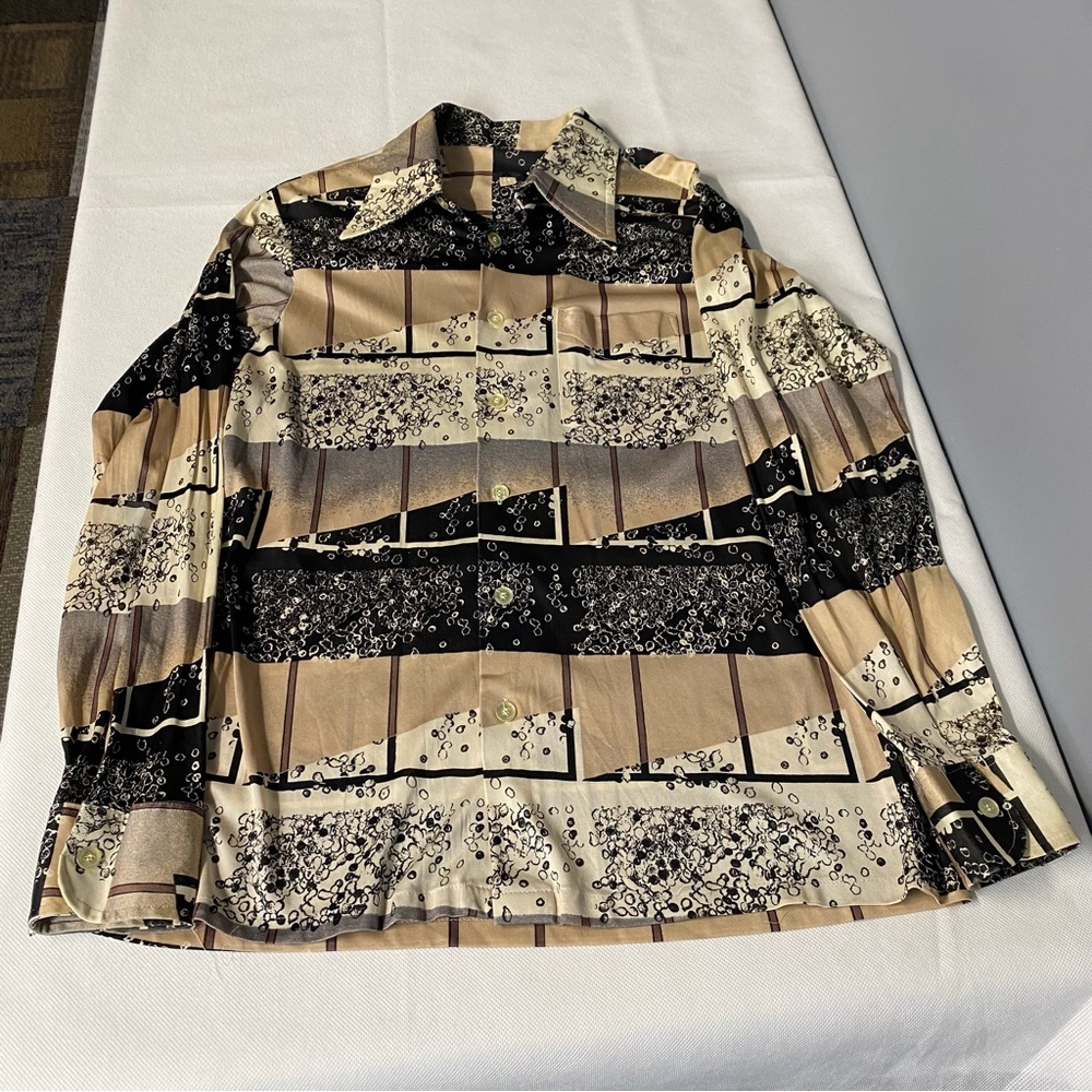 Geometric Patterned Button-Up Shirt - image 3